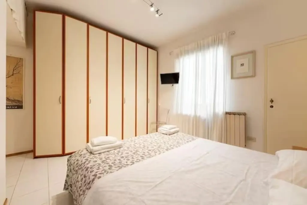 Keys Of Italy - Ghibellina 80 Private Room - In Santa Croce Florence Italy